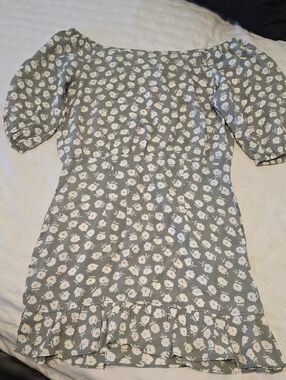 Flynn Skye Sage Green Floral Off-Shoulder Midi Dress